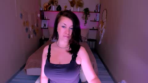 Snapshot of ana_mills chatting on February 20, 10:05 am Ana online show from February 20, 10:05 am