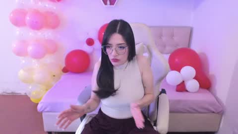 Snapshot of ana_ruuh chatting on April 9, 8:25 pm Im anna but you can call me as you want online show from April 9, 8:25 pm