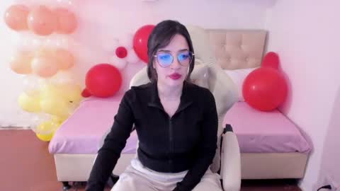Snapshot of ana_ruuh chatting on April 10, 10:25 pm Im anna but you can call me as you want online show from April 10, 10:25 pm
