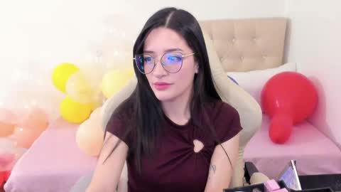 Snapshot of ana_ruuh chatting on April 21, 9:06 pm Im anna but you can call me as you want online show from April 21, 9:06 pm