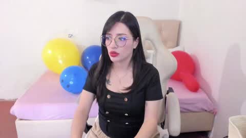 Snapshot of ana_ruuh chatting on April 24, 8:33 pm Im anna but you can call me as you want online show from April 24, 8:33 pm