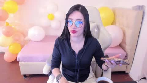 Snapshot of ana_ruuh chatting on May 18, 9:42 pm Im anna but you can call me as you want online show from May 18, 9:42 pm