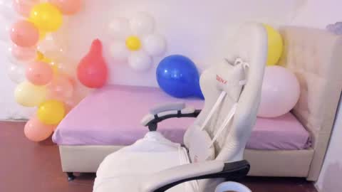 Snapshot of ana_ruuh chatting on May 19, 10:27 pm Im anna but you can call me as you want online show from May 19, 10:27 pm
