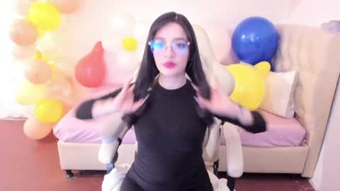 Snapshot of ana_ruuh chatting on May 21, 10:39 pm Im anna but you can call me as you want online show from May 21, 10:39 pm