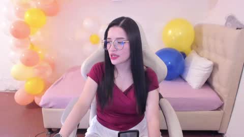 Snapshot of ana_ruuh chatting on May 28, 9:23 pm Im anna but you can call me as you want online show from May 28, 9:23 pm