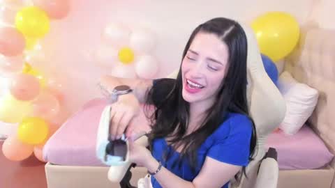 Snapshot of ana_ruuh chatting on May 30, 11:35 pm Im anna but you can call me as you want online show from May 30, 11:35 pm