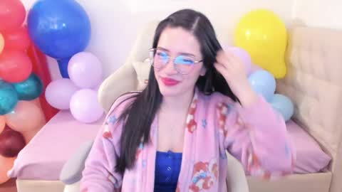 Snapshot of ana_ruuh chatting on June 5, 11:21 pm Im anna but you can call me as you want online show from June 5, 11:21 pm