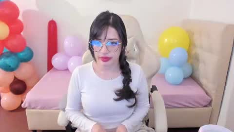 Snapshot of ana_ruuh chatting on June 19, 10:35 pm Im anna but you can call me as you want online show from June 19, 10:35 pm