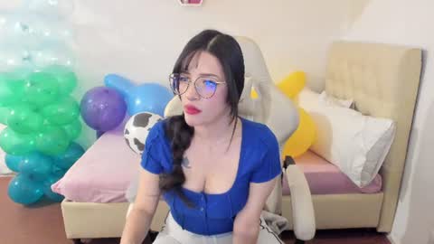 Snapshot of ana_ruuh chatting on July 16, 9:43 pm Im anna but you can call me as you want online show from July 16, 9:43 pm