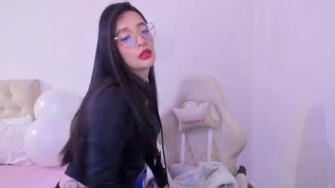 Snapshot of ana_ruuh chatting on August 5, 8:22 pm Im anna but you can call me as you want online show from August 5, 8:22 pm