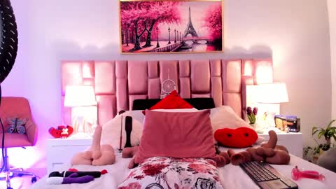 anaa_bellaa online show from October 11, 12:15 pm