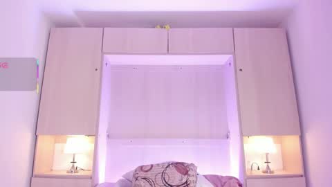 anaacollins_ online show from October 20, 11:43 am