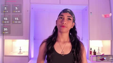 anaacollins_ online show from November 3, 11:33 am