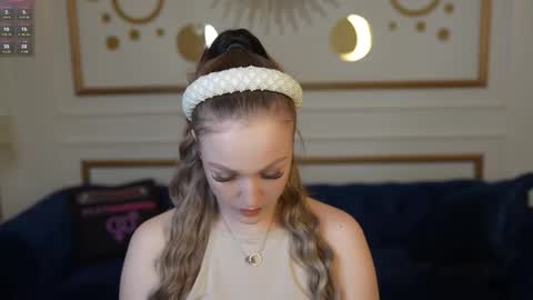 Snapshot of anabel2054 chatting on October 16, 10:38 am Sweet girls online show from October 16, 10:38 am