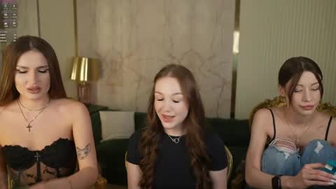 Snapshot of anabel2054 chatting on April 10, 7:29 pm Sweet girls online show from April 10, 7:29 pm