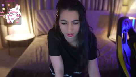Snapshot of anabel2054 chatting on June 10, 11:13 pm Sweet girls online show from June 10, 11:13 pm