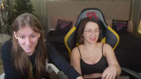 Snapshot of anabel_team054 chatting on January 6, 12:20 pm PLAYHARD054 online show from January 6, 12:20 pm