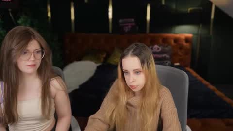 Snapshot of anabel_team054 chatting on January 8, 11:23 am PLAYHARD054 online show from January 8, 11:23 am