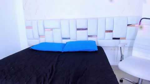 Snapshot of anabella_bigboobs chatting on November 14, 11:20 am anabella_bigboobs online show from November 14, 11:20 am