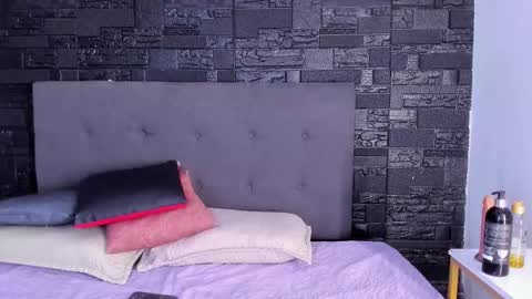 Snapshot of anabella_bigboobs chatting on November 27, 11:23 am anabella_bigboobs online show from November 27, 11:23 am