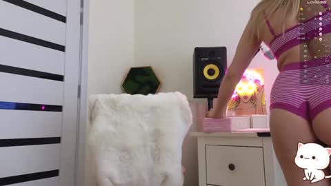 Snapshot of anabelle_wet chatting on January 27, 3:39 pm Annie online show from January 27, 3:39 pm