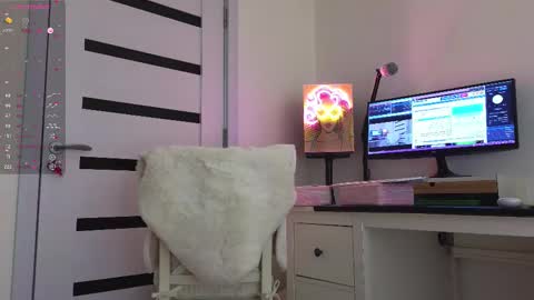 Snapshot of anabelle_wet chatting on February 14, 6:29 pm Annie online show from February 14, 6:29 pm