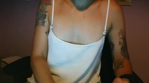 anabelucci_ online show from April 9, 1:27 am