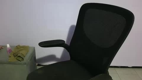 anabelucci_ online show from May 6, 1:47 am