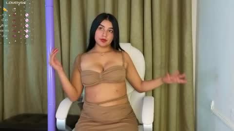 anabloom_ online show from May 29, 8:51 pm