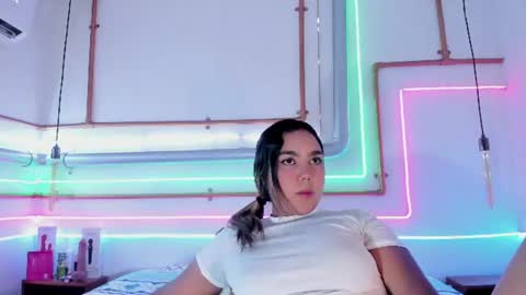 Snapshot of anaelle_bardin chatting on June 20, 3:37 pm Anna online show from June 20, 3:37 pm
