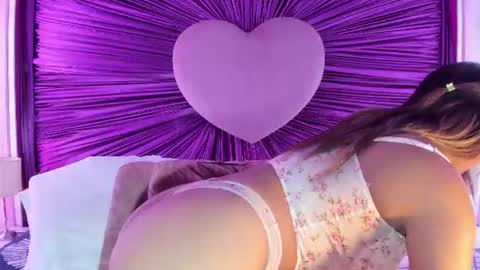 Snapshot of anaelle_bardin chatting on July 17, 4:12 pm Anna online show from July 17, 4:12 pm