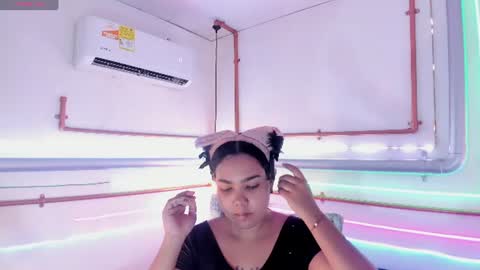 Snapshot of anaelle_bardin chatting on July 22, 11:57 am Anna online show from July 22, 11:57 am