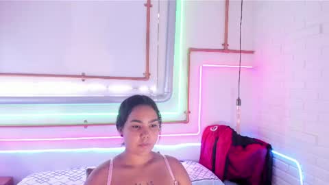 Snapshot of anaelle_bardin chatting on August 3, 3:49 pm Anna online show from August 3, 3:49 pm