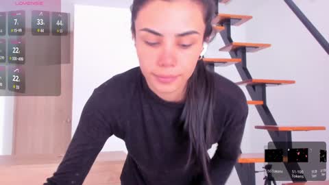 Snapshot of anahenao chatting on December 24, 4:19 pm Ana Henao or Annie... Follow me ahenaocb Insta X online show from December 24, 4:19 pm