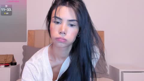 Snapshot of anahenao chatting on January 7, 12:24 am Ana Henao or Annie... Follow me ahenaocb Insta X online show from January 7, 12:24 am