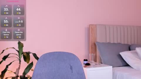 Snapshot of anahenao chatting on February 17, 11:09 pm Ana Henao or Annie... Follow me ahenaocb Insta X online show from February 17, 11:09 pm