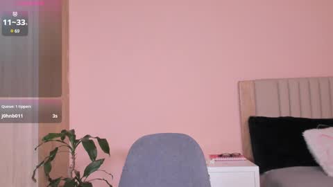 Snapshot of anahenao chatting on March 8, 3:06 am Ana Henao or Annie... Follow me ahenaocb Insta X online show from March 8, 3:06 am