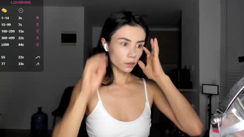 Snapshot of anahenao chatting on November 29, 11:19 pm Ana Henao or Annie... Follow me ahenaocb Insta X online show from November 29, 11:19 pm