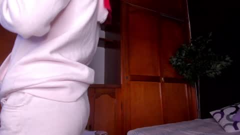 Snapshot of anahi__18 chatting on April 30, 3:02 am Anahi online show from April 30, 3:02 am