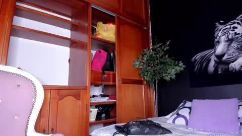 Snapshot of anahi__18 chatting on May 1, 3:11 am Anahi online show from May 1, 3:11 am