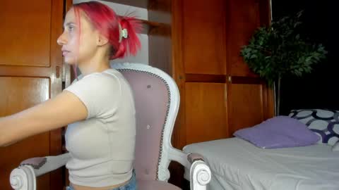 Snapshot of anahi__18 chatting on May 7, 2:50 am Anahi online show from May 7, 2:50 am