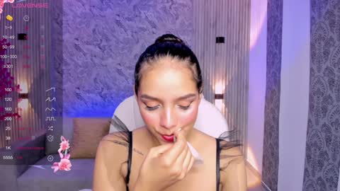 Snapshot of anahi_curlie1 chatting on December 14, 7:29 am Anahi Curlie online show from December 14, 7:29 am