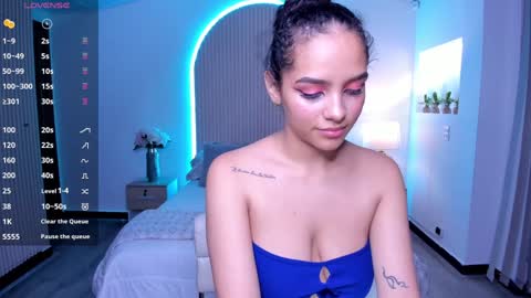 Snapshot of anahi_curlie1 chatting on December 17, 3:50 am Anahi Curlie online show from December 17, 3:50 am