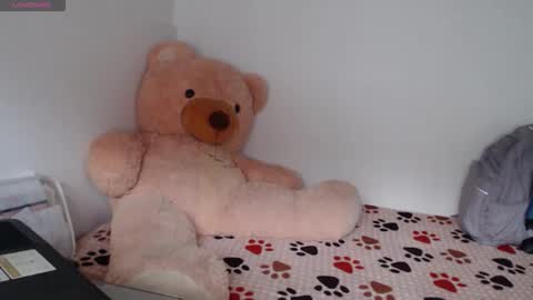 Anahi Browns online show from March 4, 6:58 pm