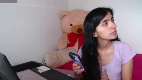 Snapshot of anahibrowns95 chatting on June 19, 6:56 pm Anahi Browns online show from June 19, 6:56 pm