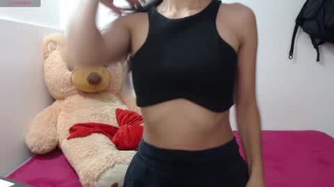 Snapshot of anahibrowns95 chatting on June 25, 9:08 pm Anahi Browns online show from June 25, 9:08 pm