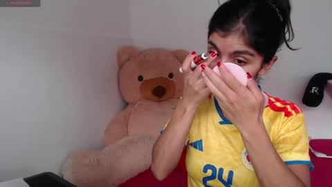 Snapshot of anahibrowns95 chatting on July 7, 6:45 pm Anahi Browns online show from July 7, 6:45 pm