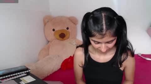 Snapshot of anahibrowns95 chatting on July 30, 6:29 pm Anahi Browns online show from July 30, 6:29 pm