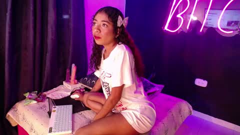 Snapshot of anais__cooper_ chatting on December 12, 6:53 pm anais cooper online show from December 12, 6:53 pm