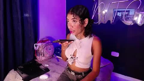Snapshot of anais__cooper_ chatting on December 17, 6:42 pm anais cooper online show from December 17, 6:42 pm